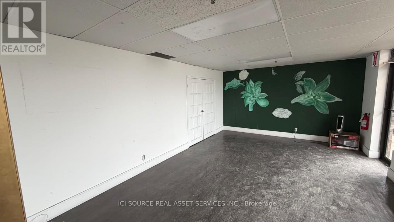 A-South Unit 31-33 - 18 Strathearn Avenue, Brampton, Ontario  L6T 4X8 - Photo 3 - W12875442