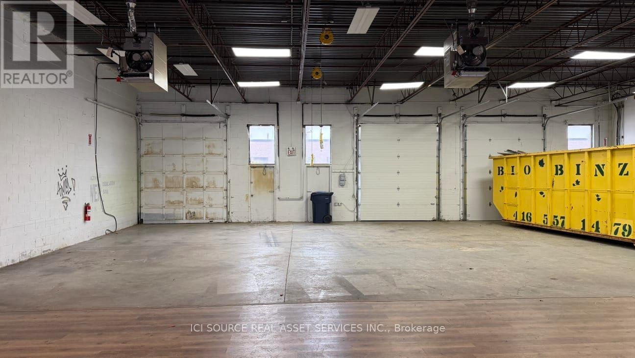 A-South Unit 31-33 - 18 Strathearn Avenue, Brampton, Ontario  L6T 4X8 - Photo 5 - W12875442