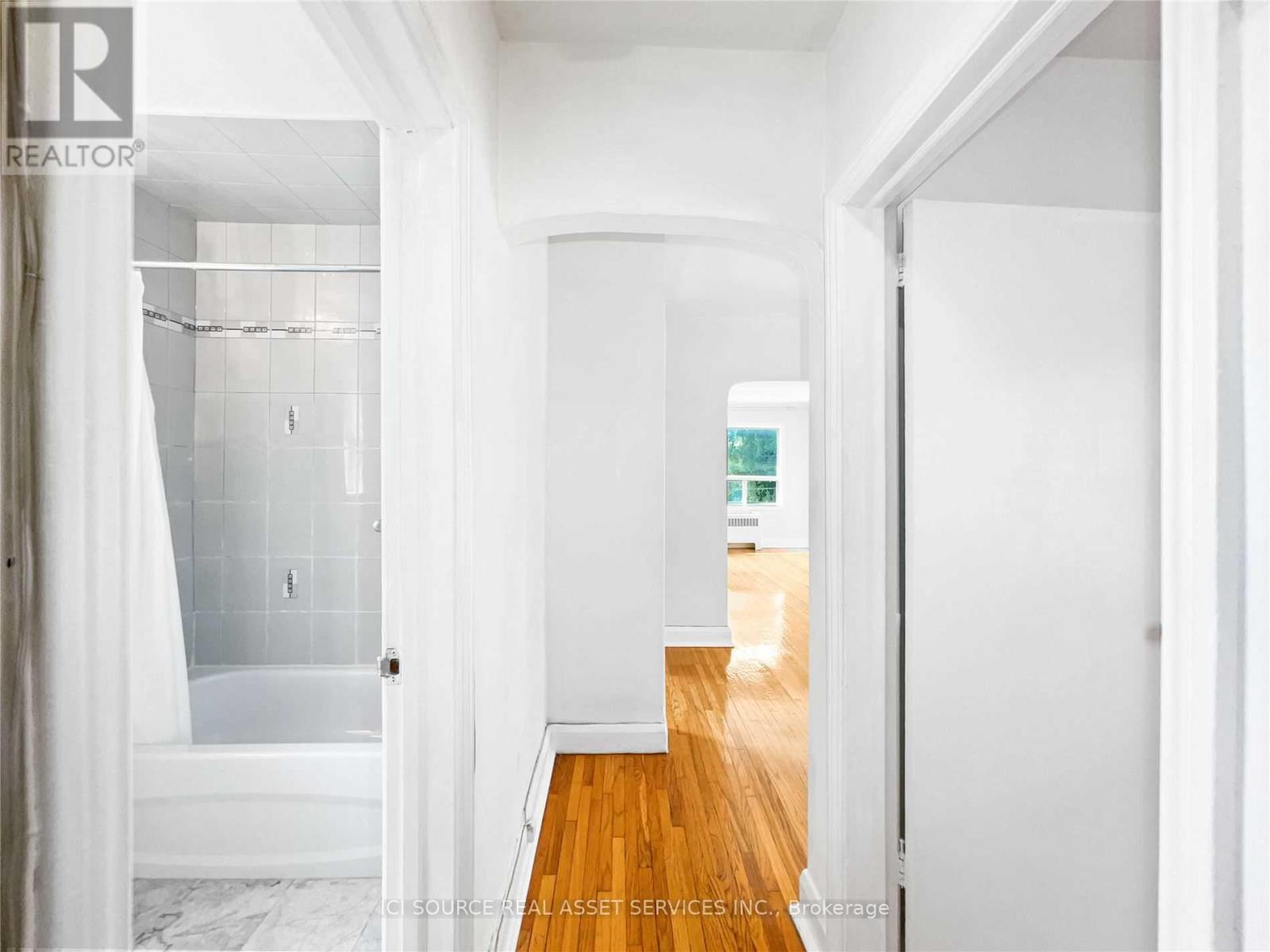 2 - 116 Eastwood Road, Toronto, Ontario  M4L 2C9 - Photo 17 - E12910716