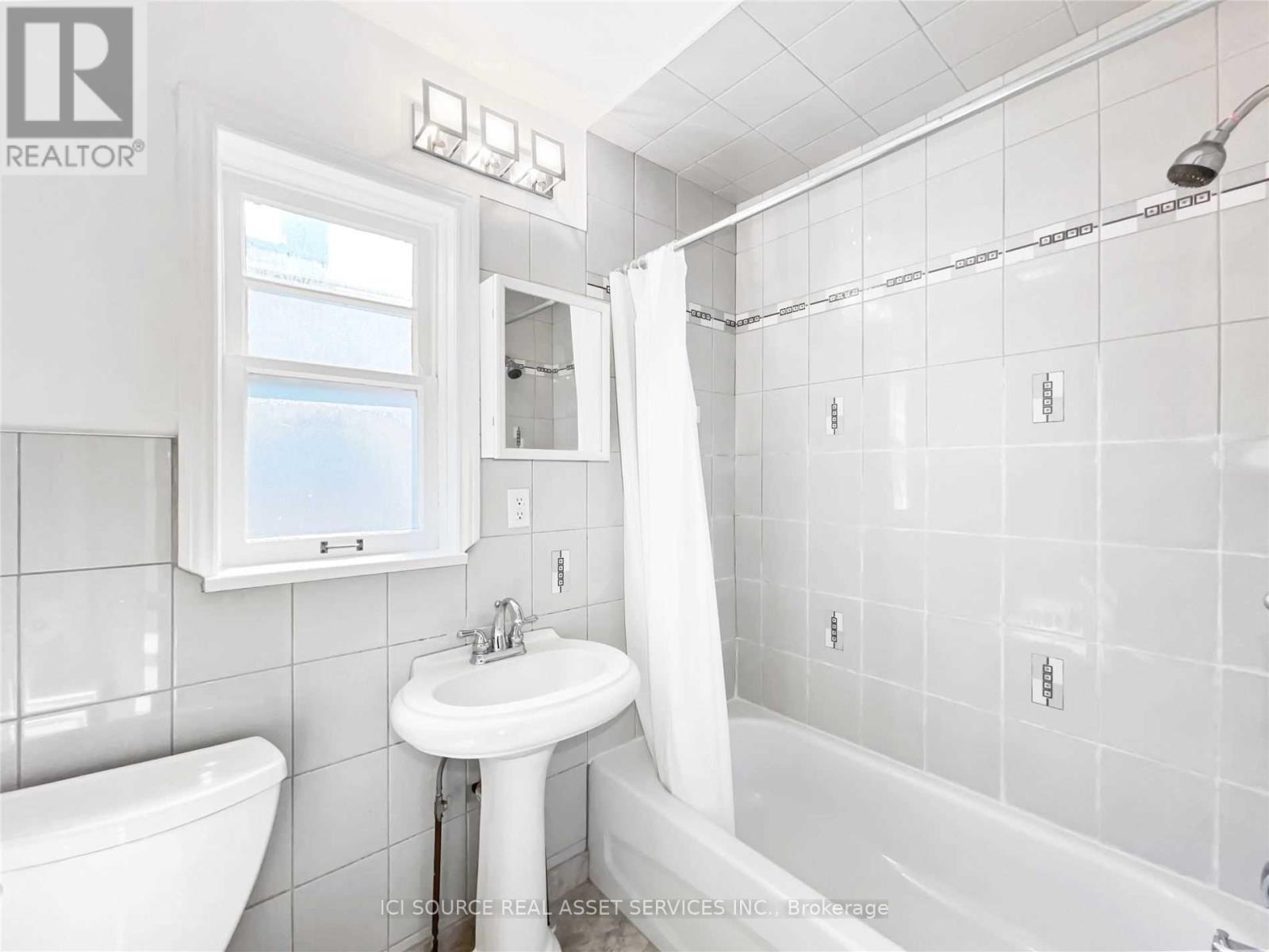 2 - 116 Eastwood Road, Toronto, Ontario  M4L 2C9 - Photo 18 - E12910716