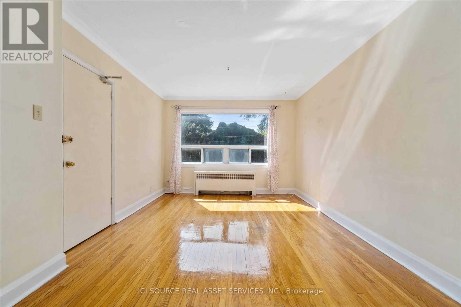2 - 116 Eastwood Road, Toronto, Ontario  M4L 2C9 - Photo 3 - E12910716