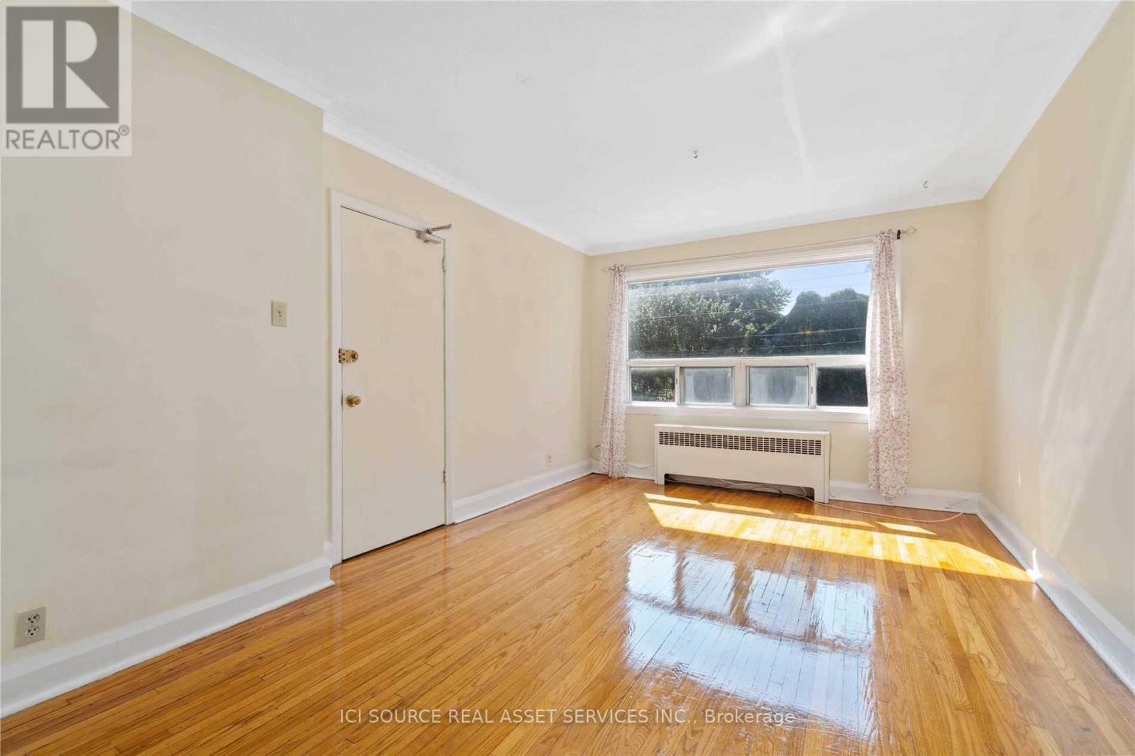 2 - 116 Eastwood Road, Toronto, Ontario  M4L 2C9 - Photo 4 - E12910716