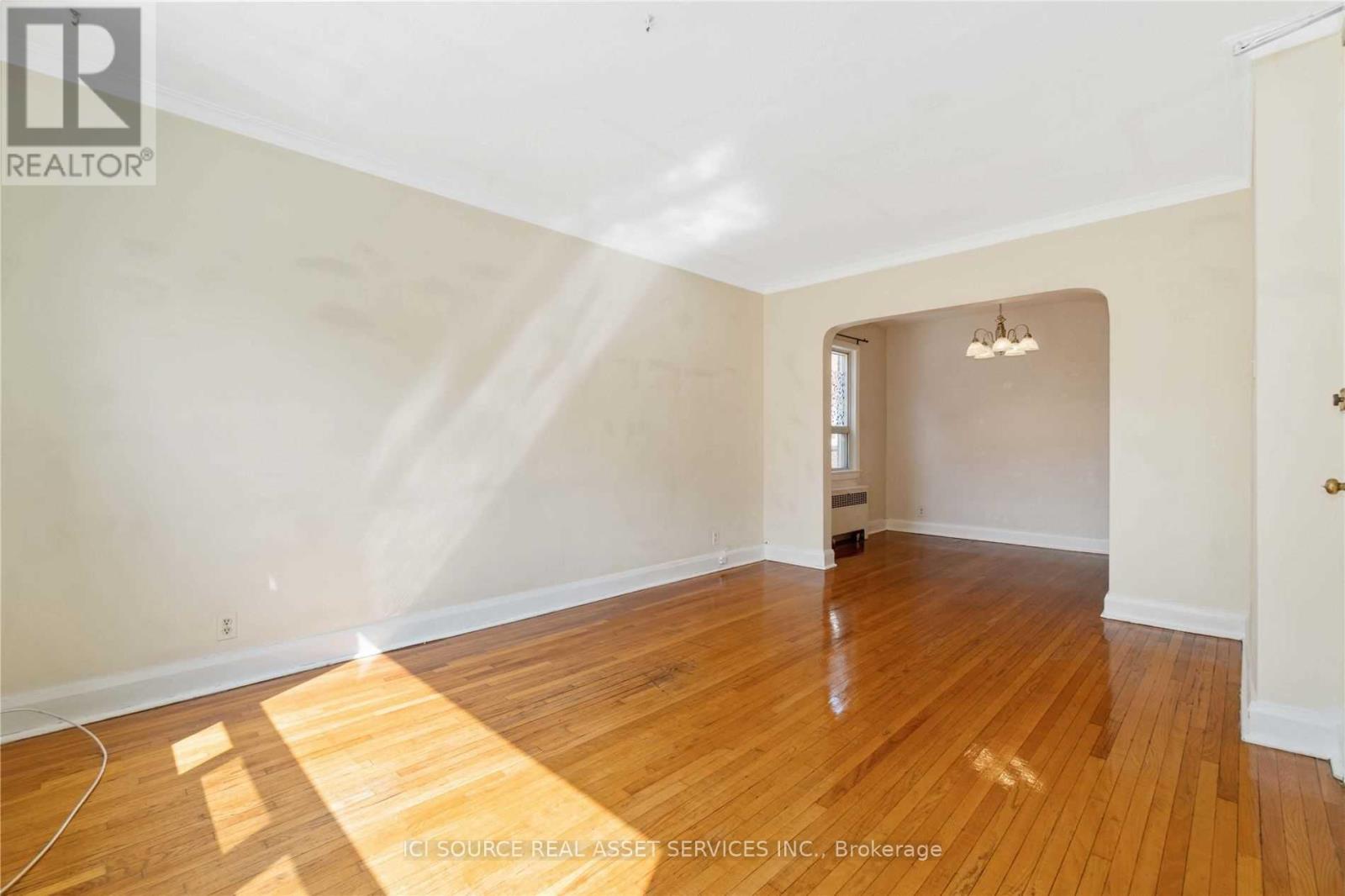 2 - 116 Eastwood Road, Toronto, Ontario  M4L 2C9 - Photo 5 - E12910716