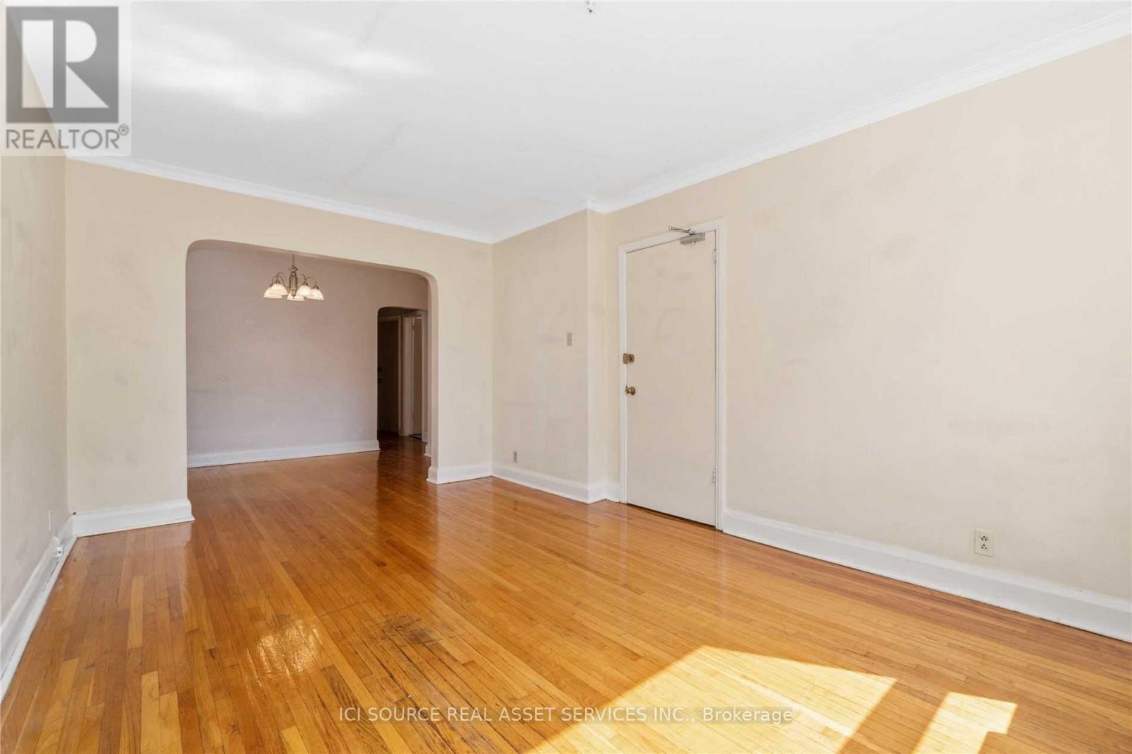 2 - 116 Eastwood Road, Toronto, Ontario  M4L 2C9 - Photo 6 - E12910716