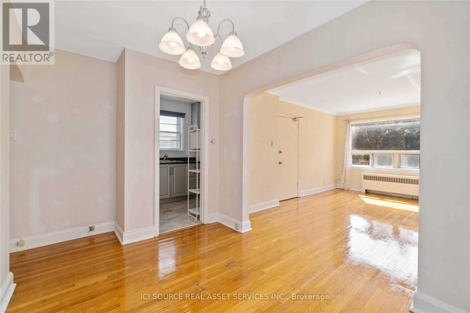 2 - 116 Eastwood Road, Toronto, Ontario  M4L 2C9 - Photo 8 - E12910716