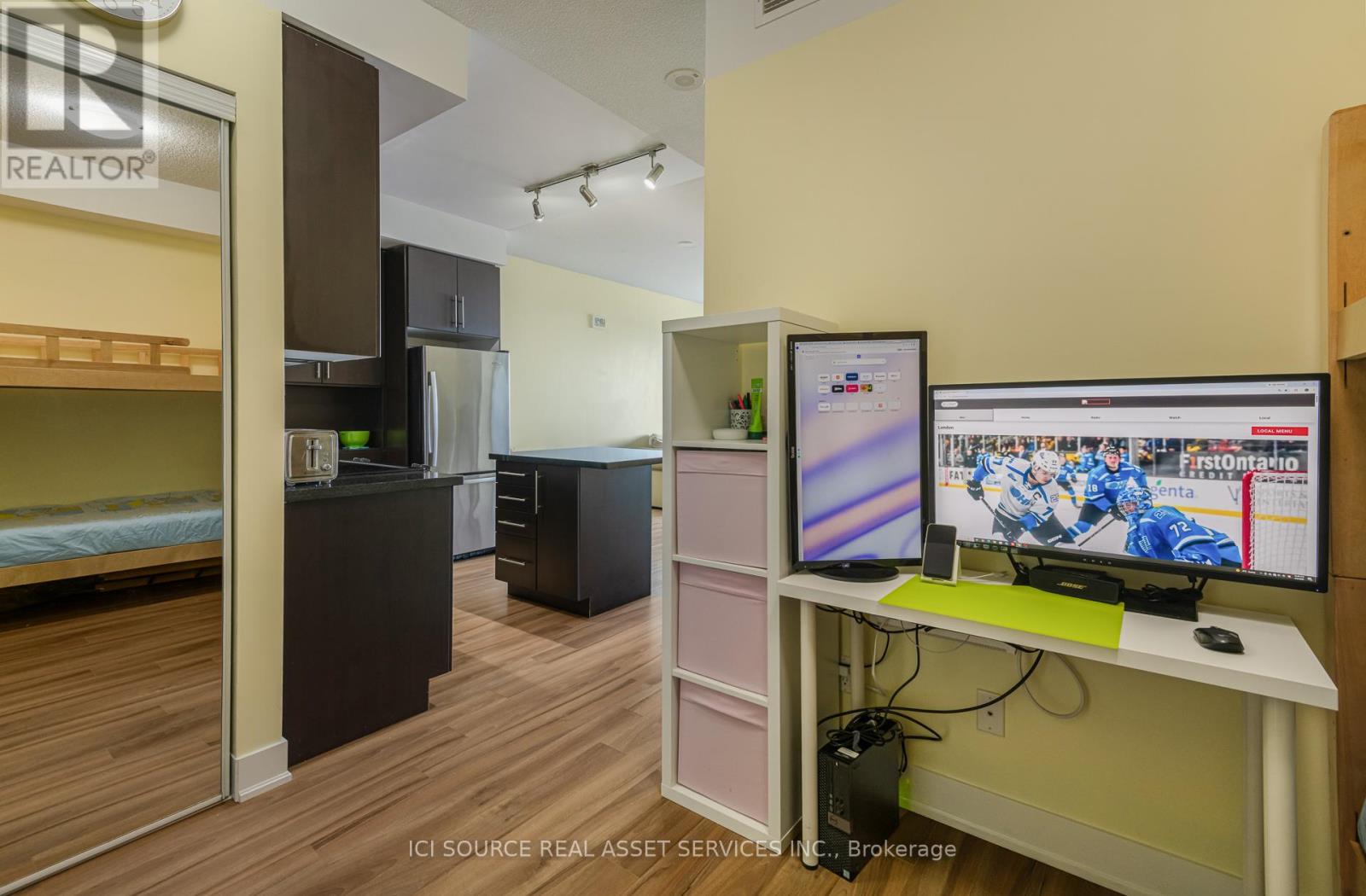 2303 - 28 Linden Street, Toronto, Ontario  M4Y 0A4 - Photo 6 - C12989140