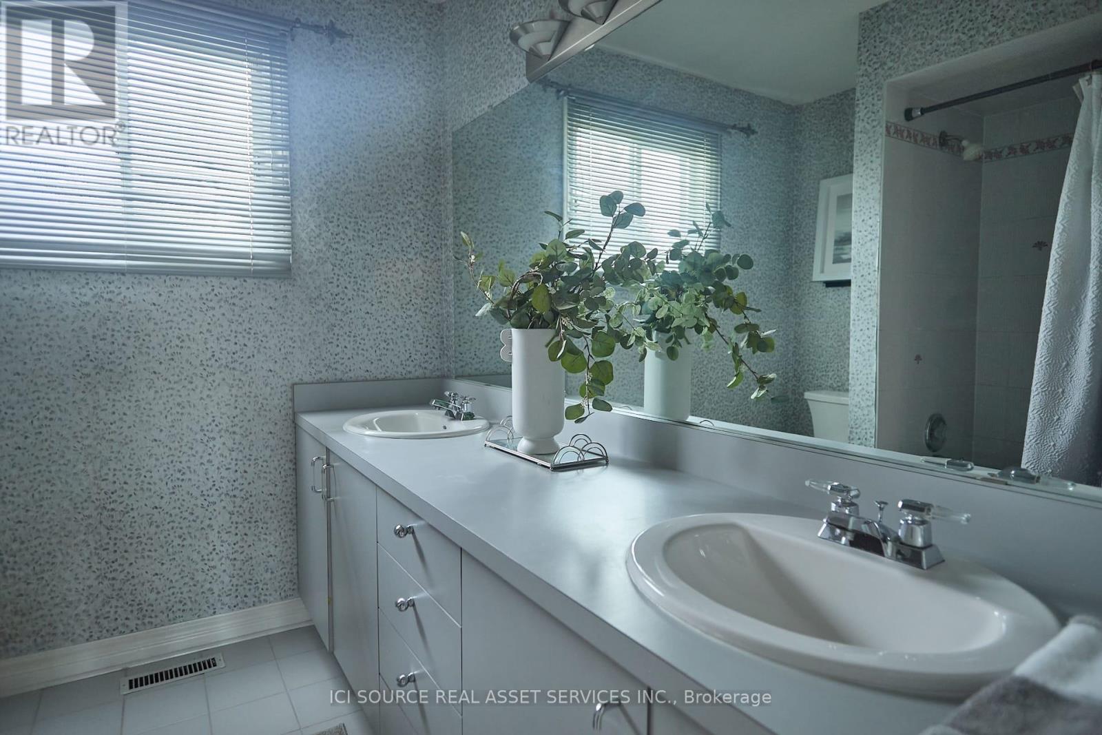 104 Almore Avenue, Toronto, Ontario  M3H 2H5 - Photo 11 - C13190182