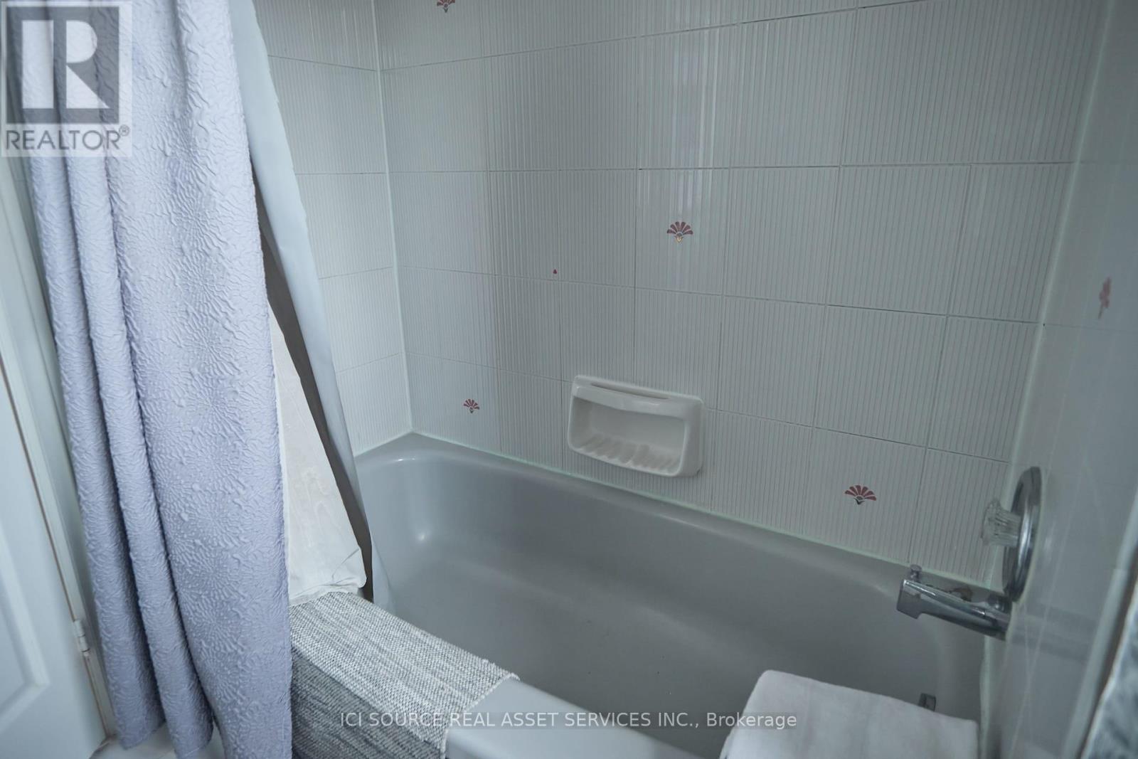 104 Almore Avenue, Toronto, Ontario  M3H 2H5 - Photo 12 - C13190182