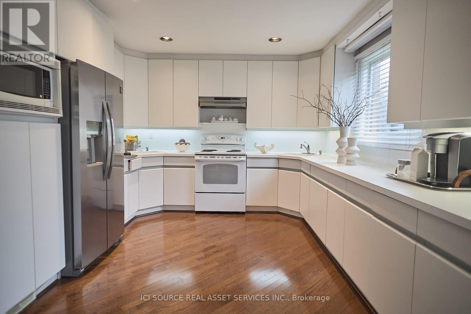 104 Almore Avenue, Toronto, Ontario  M3H 2H5 - Photo 19 - C13190182