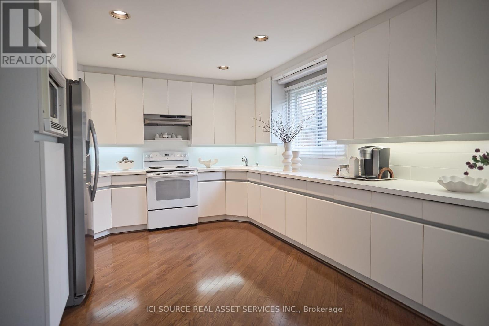 104 Almore Avenue, Toronto, Ontario  M3H 2H5 - Photo 21 - C13190182