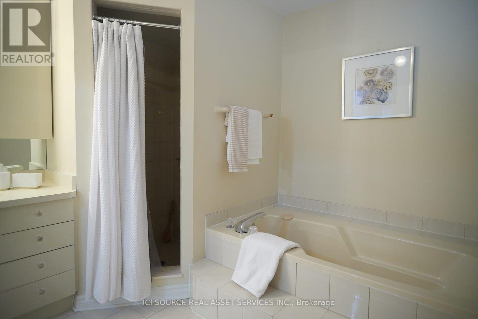 104 Almore Avenue, Toronto, Ontario  M3H 2H5 - Photo 23 - C13190182