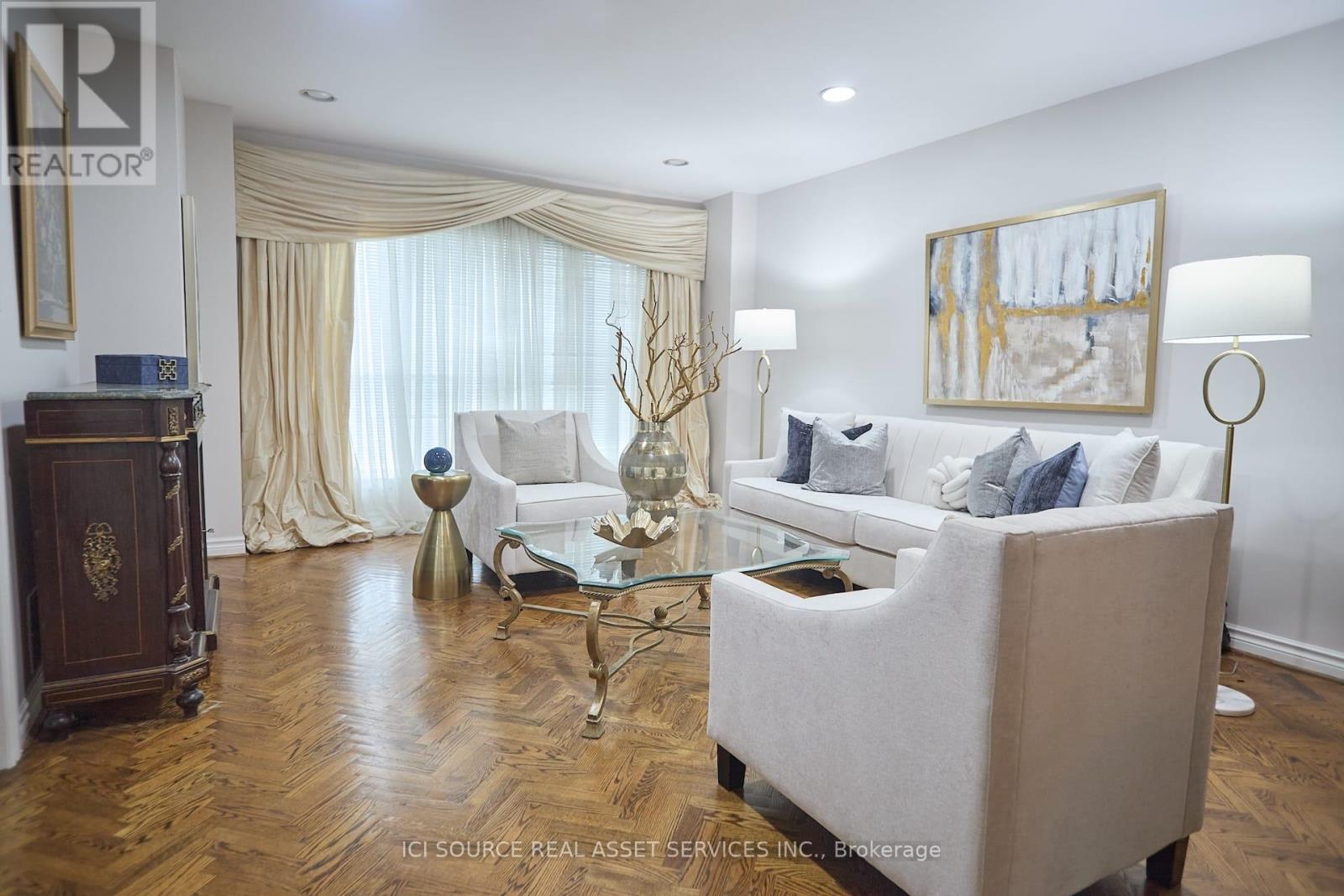 104 Almore Avenue, Toronto, Ontario  M3H 2H5 - Photo 3 - C13190182