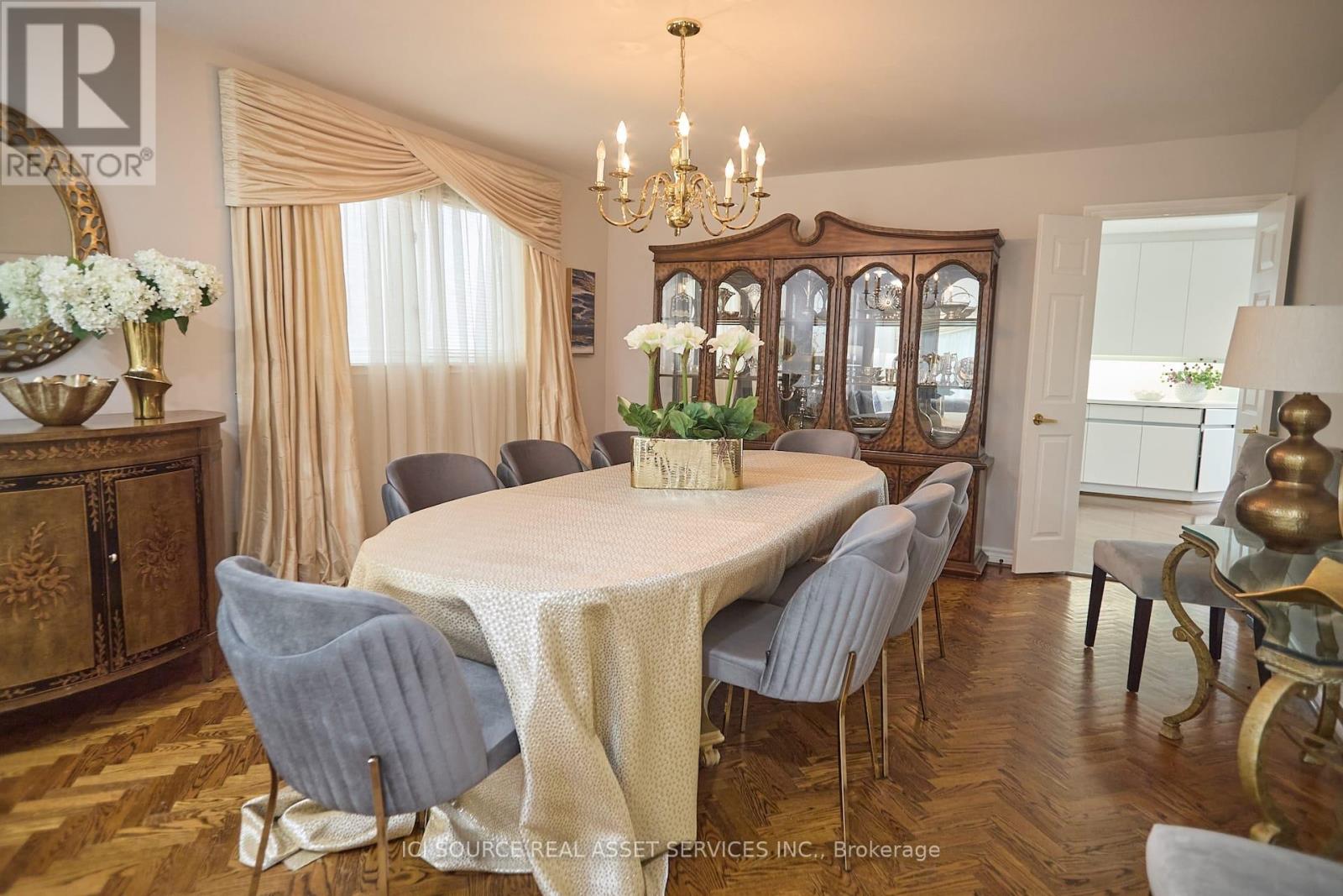 104 Almore Avenue, Toronto, Ontario  M3H 2H5 - Photo 4 - C13190182