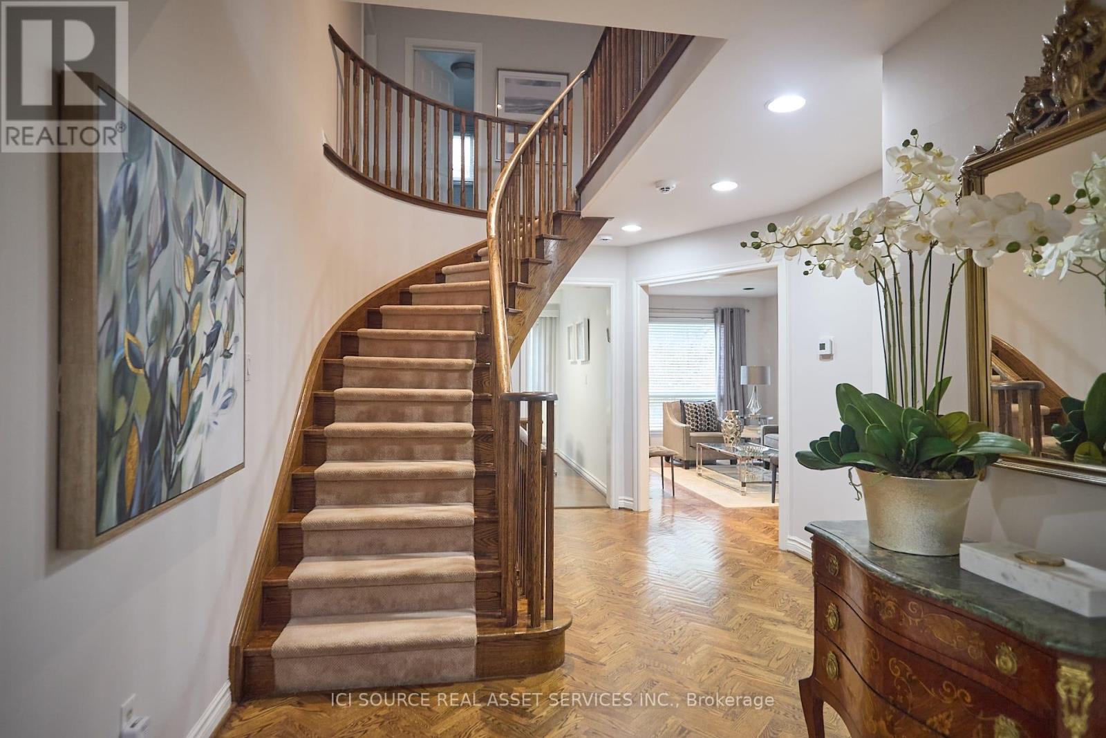 104 Almore Avenue, Toronto, Ontario  M3H 2H5 - Photo 5 - C13190182