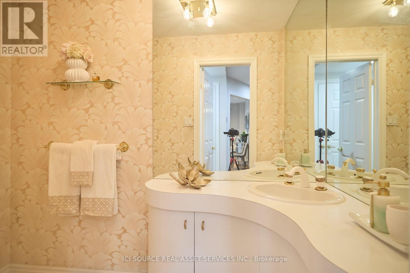 104 Almore Avenue, Toronto, Ontario  M3H 2H5 - Photo 6 - C13190182