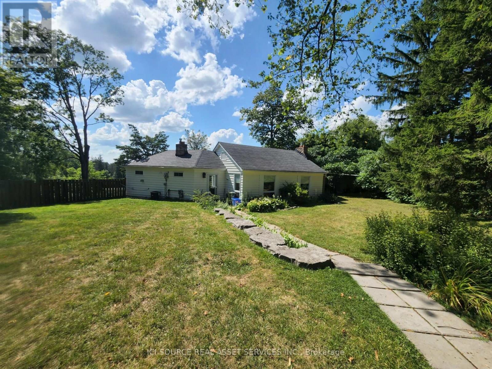 8 Renwood Place, Hamilton, Ontario  L8B 0G6 - Photo 3 - X13206666