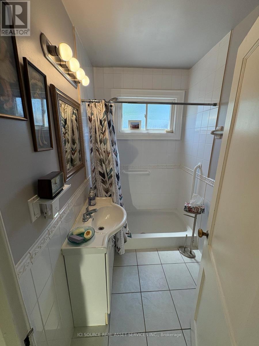 Main Floor - 2241 Queen Street E, Toronto, Ontario  M4E 1G1 - Photo 18 - E13429918
