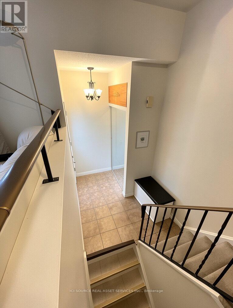 12c Sonnet Crescent, Ottawa, Ontario  K2H 8W7 - Photo 2 - X13492262