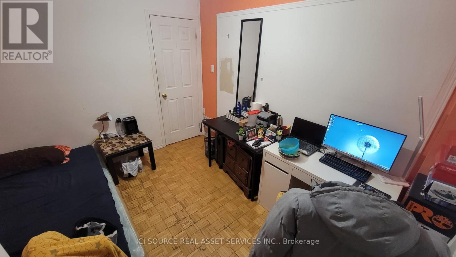 24 Mattari Court, Toronto, Ontario  M9W 7C6 - Photo 4 - W13547220