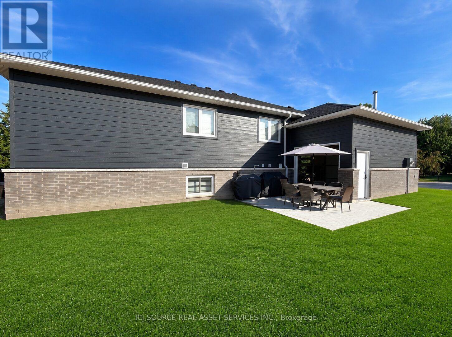 31 Notre Dame Street, Chatham-Kent, Ontario  N0P 1Z0 - Photo 3 - X13554120