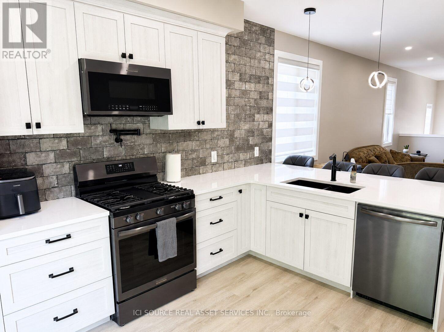 31 Notre Dame Street, Chatham-Kent, Ontario  N0P 1Z0 - Photo 8 - X13554120