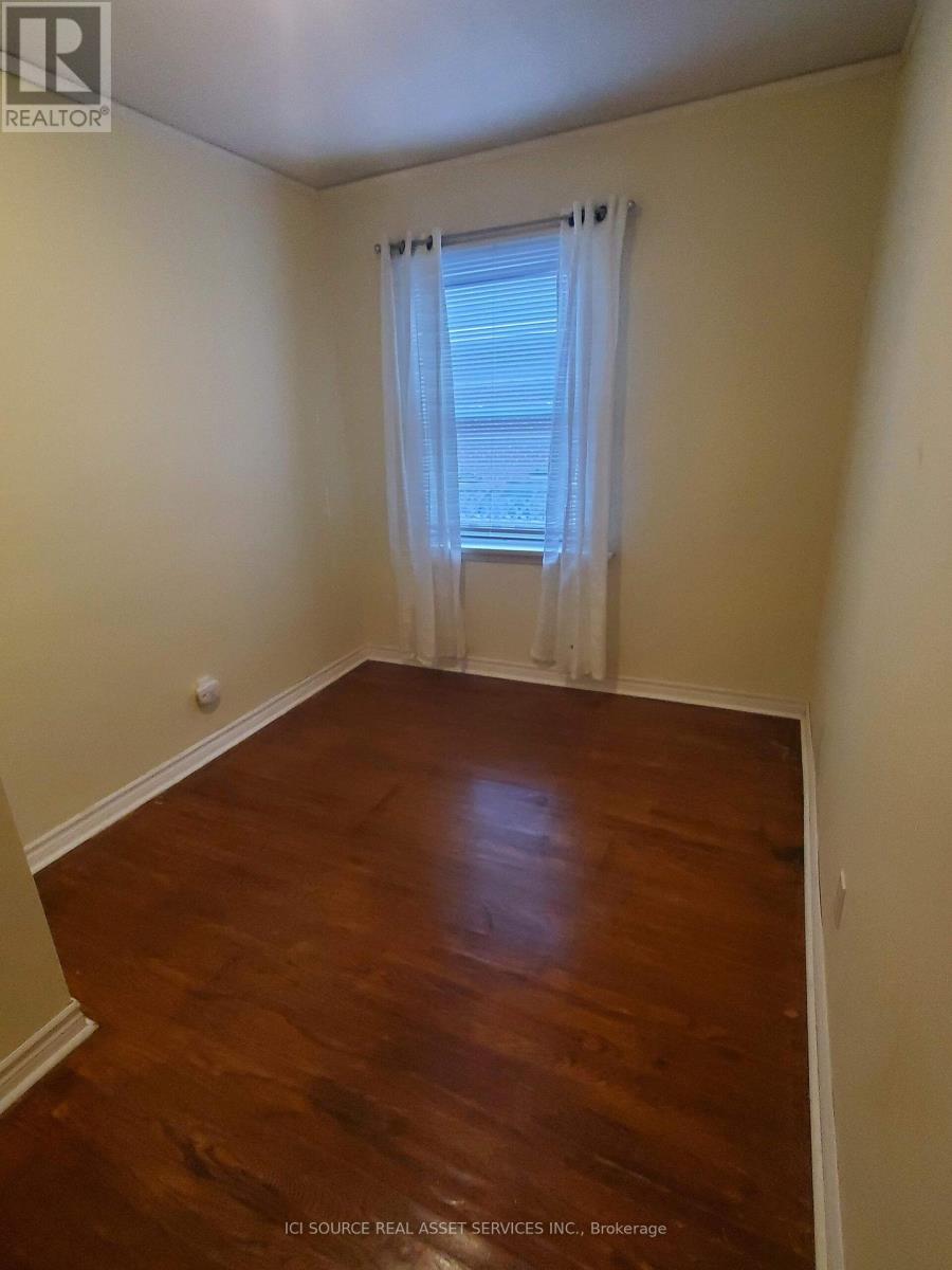 Main Floor - 412 Mountainview Drive, Milton, Ontario  L9T 1W2 - Photo 2 - W13591636