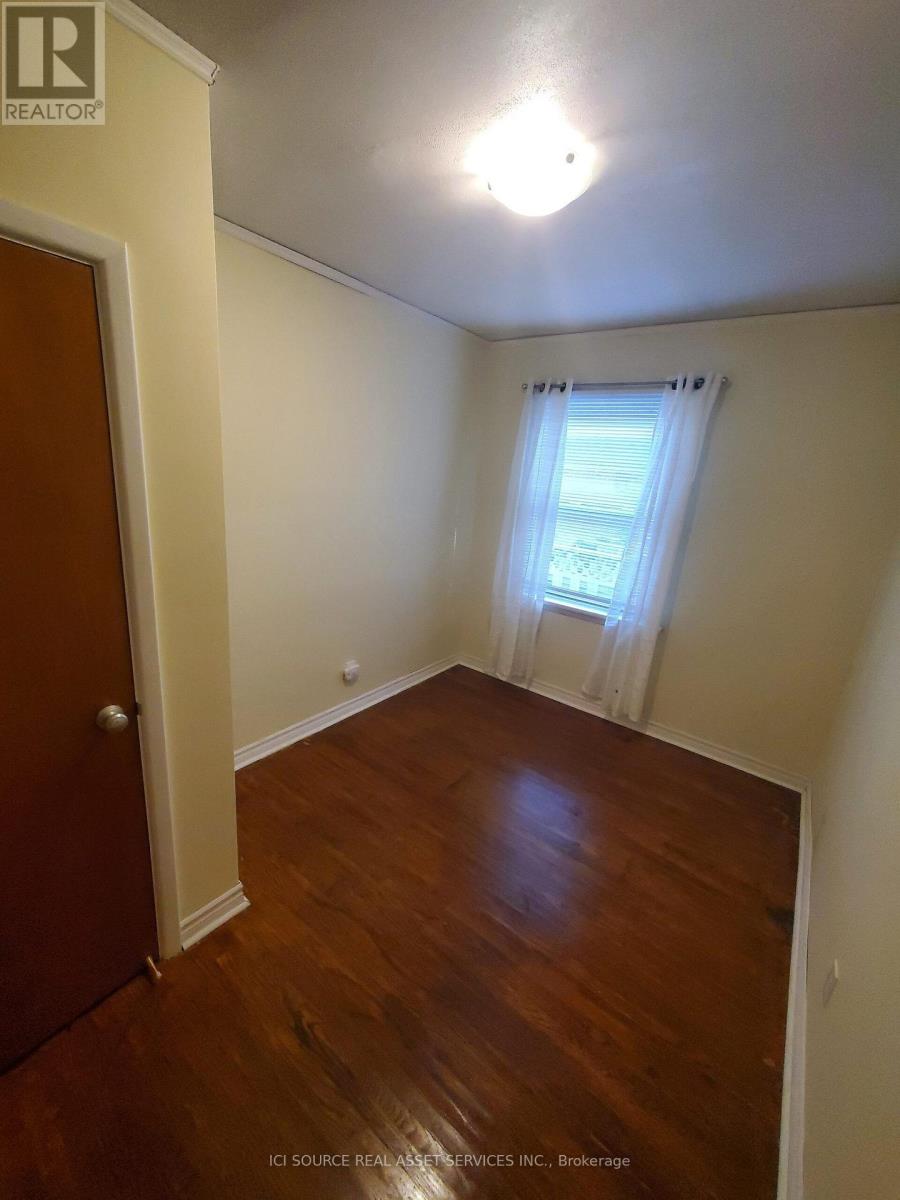 Main Floor - 412 Mountainview Drive, Milton, Ontario  L9T 1W2 - Photo 3 - W13591636