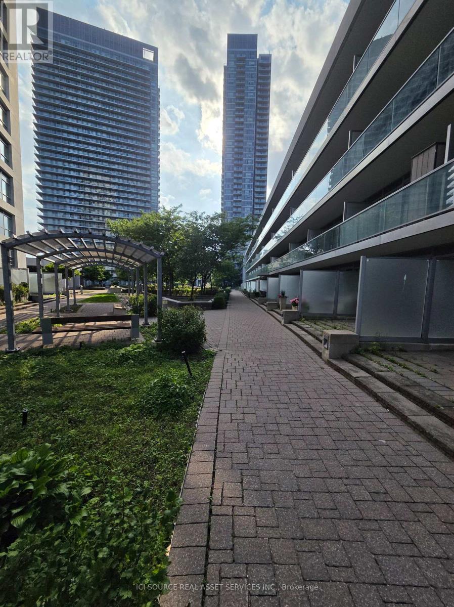 221 - 2035 Sheppard Avenue E, Toronto, Ontario  M2J 0A8 - Photo 2 - C13600970