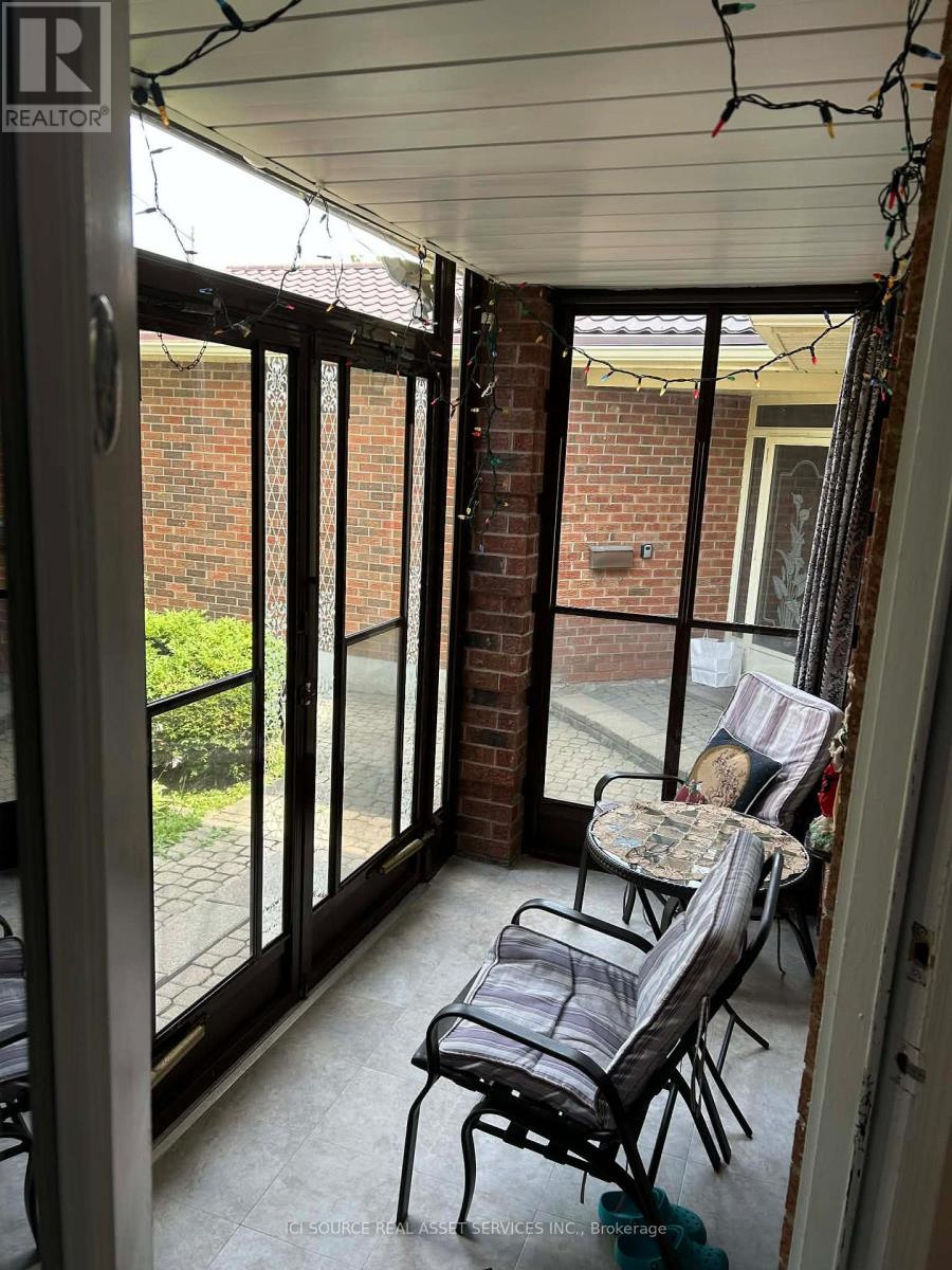 3546 Italia Crescent, Mississauga, Ontario  L5B 3T6 - Photo 3 - W13607612