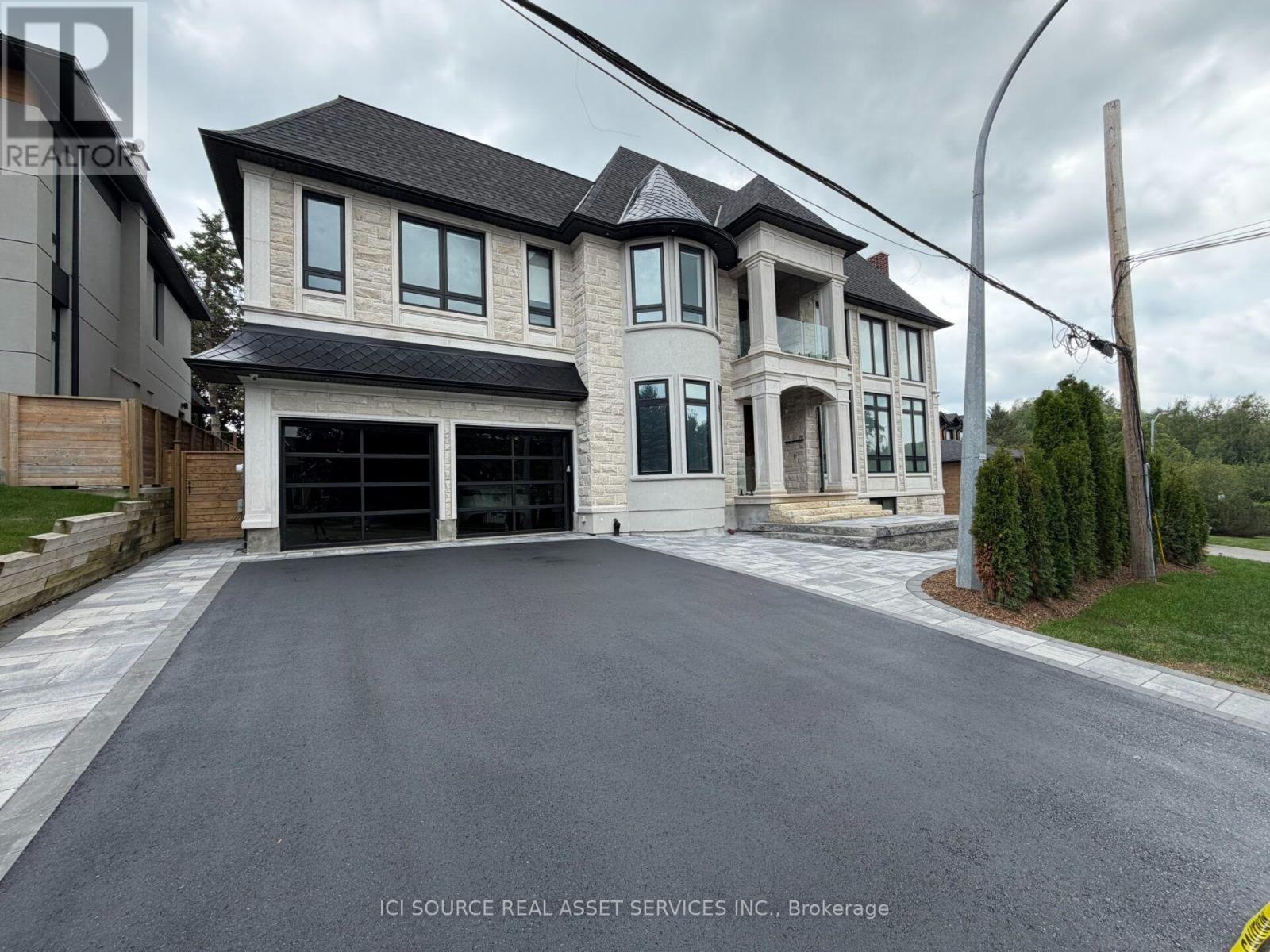 211 Kennedy Street W, Aurora, Ontario  L4G 2L9 - Photo 2 - N13633922