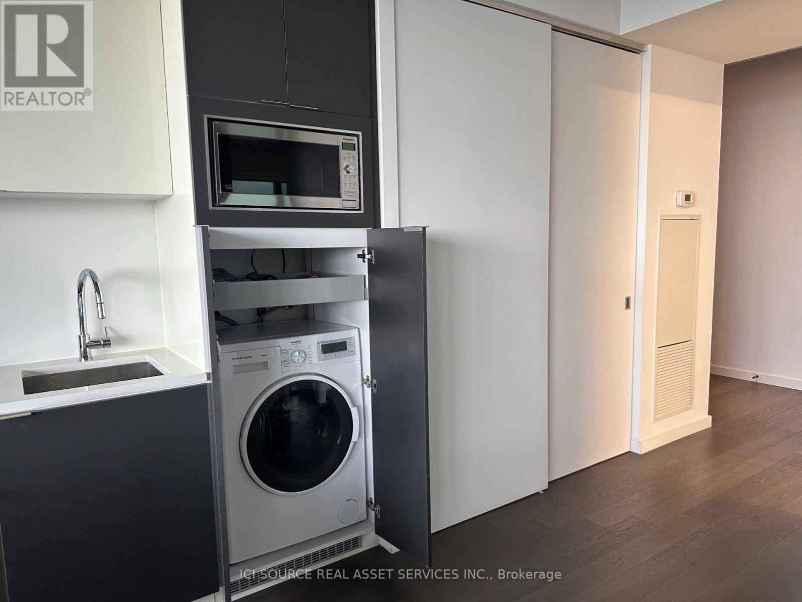 2407 - 170 Bayview Avenue, Toronto, Ontario  M5A 0M4 - Photo 11 - C13638074