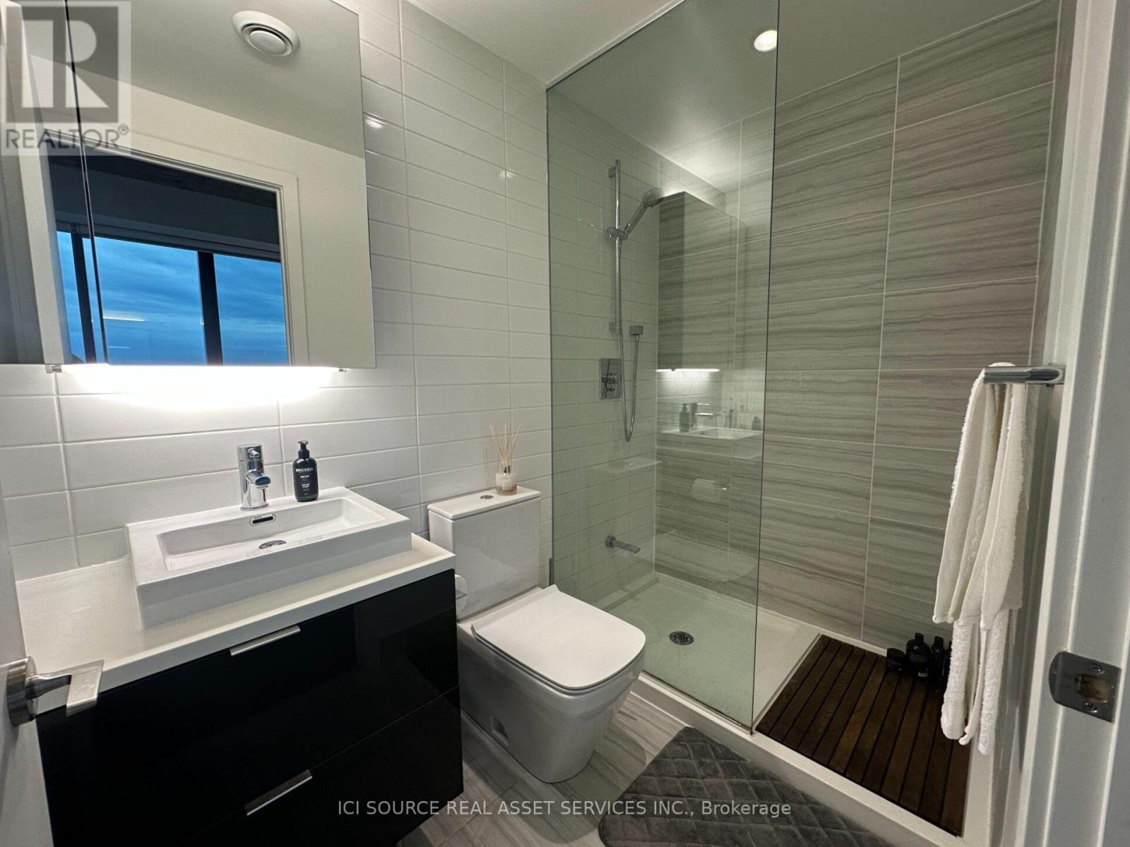 2407 - 170 Bayview Avenue, Toronto, Ontario  M5A 0M4 - Photo 13 - C13638074