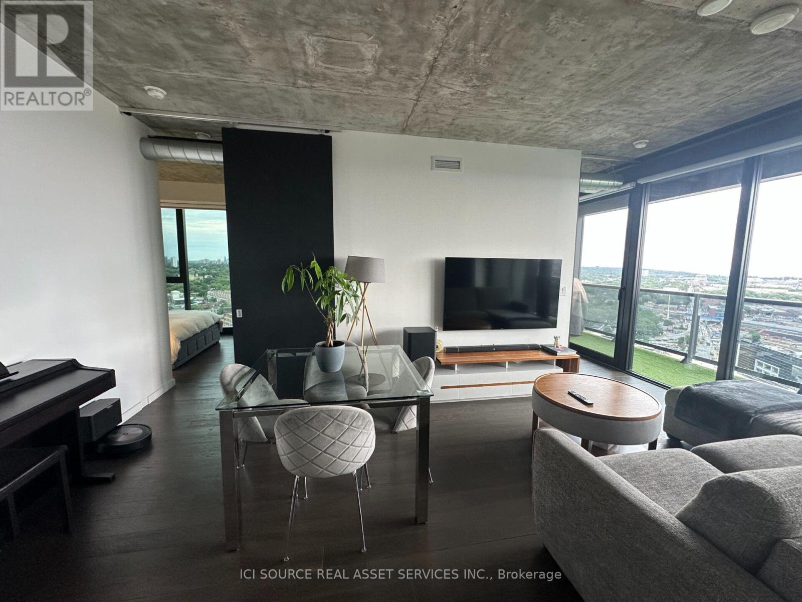 2407 - 170 Bayview Avenue, Toronto, Ontario  M5A 0M4 - Photo 3 - C13638074