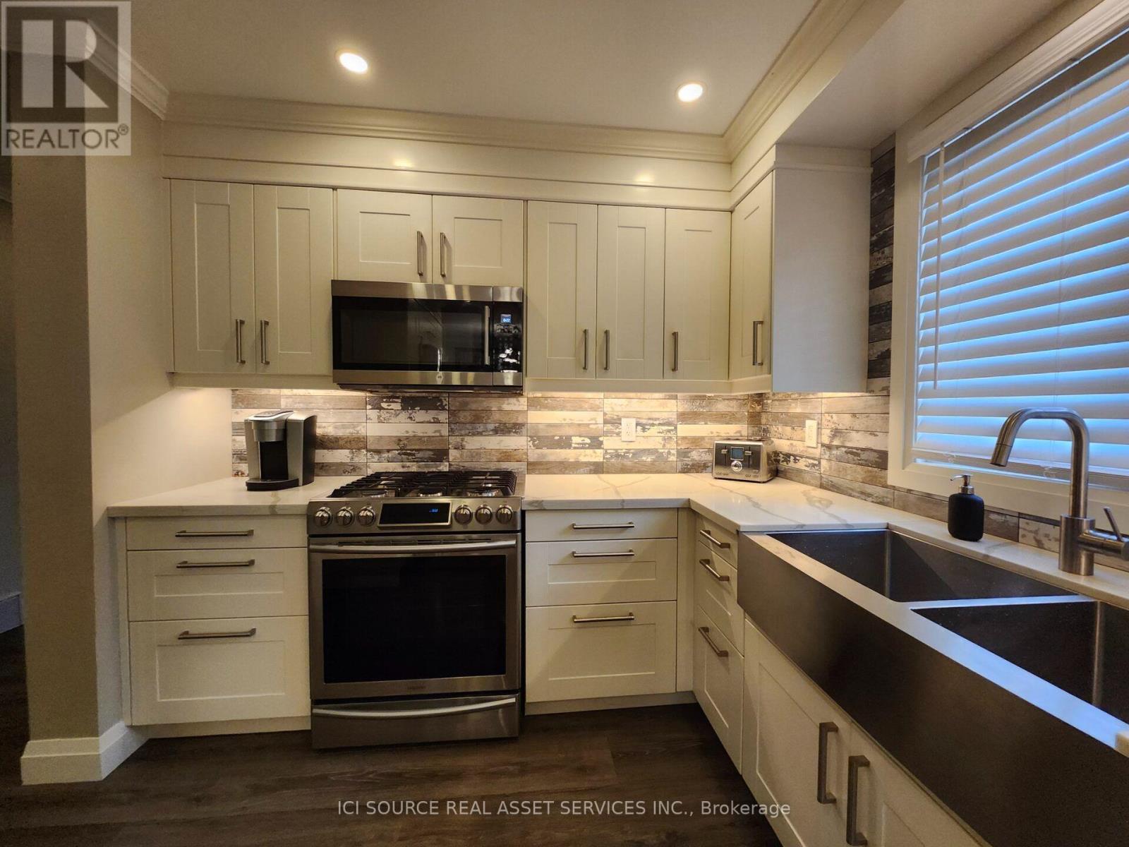 699 Castleguard Crescent, Burlington, Ontario  L7N 2W7 - Photo 3 - W13645700