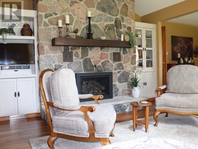 1514 Longwoods Road, Southwest Middlesex, Ontario  N0L 2N0 - Photo 3 - X13648578