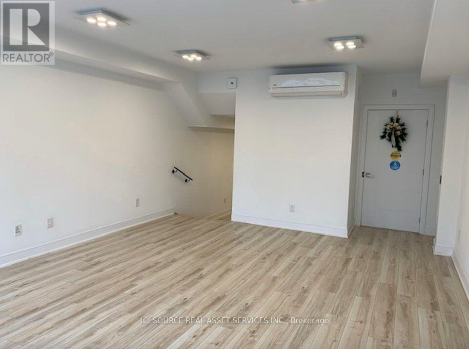 553 Lakeshore Road E, Mississauga, Ontario  L5G 0A9 - Photo 5 - W13651244