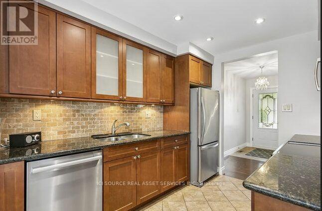 1603 Lincolnshire Boulevard, Mississauga, Ontario  L5E 2S8 - Photo 12 - W13656210