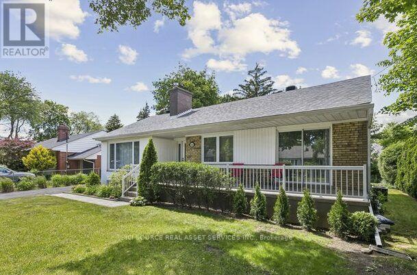1603 Lincolnshire Boulevard, Mississauga, Ontario  L5E 2S8 - Photo 3 - W13656210