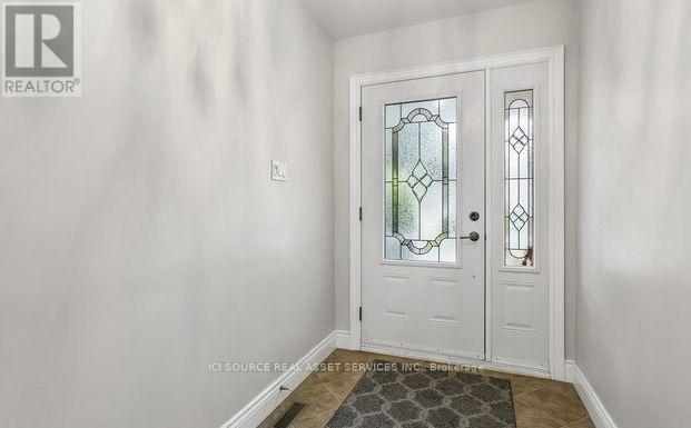 1603 Lincolnshire Boulevard, Mississauga, Ontario  L5E 2S8 - Photo 5 - W13656210
