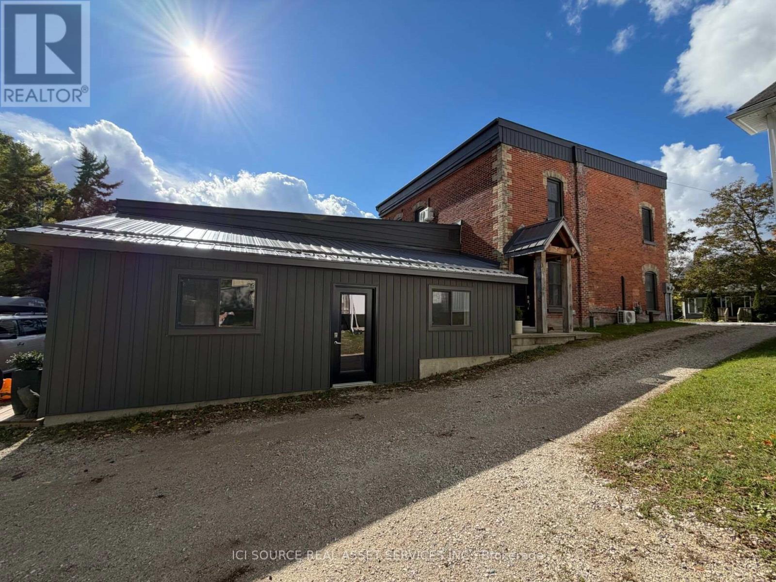 27 Arthur Street W, Minto, Ontario  N0G 1Z0 - Photo 2 - X13698980