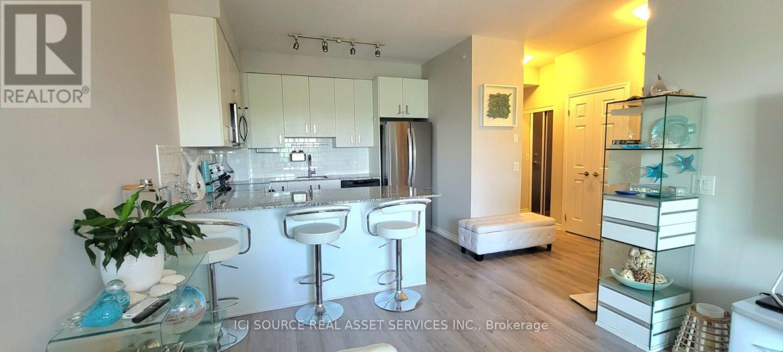 301 - 11611 Yonge Street, Richmond Hill, Ontario  L4E 1G2 - Photo 3 - N13735130