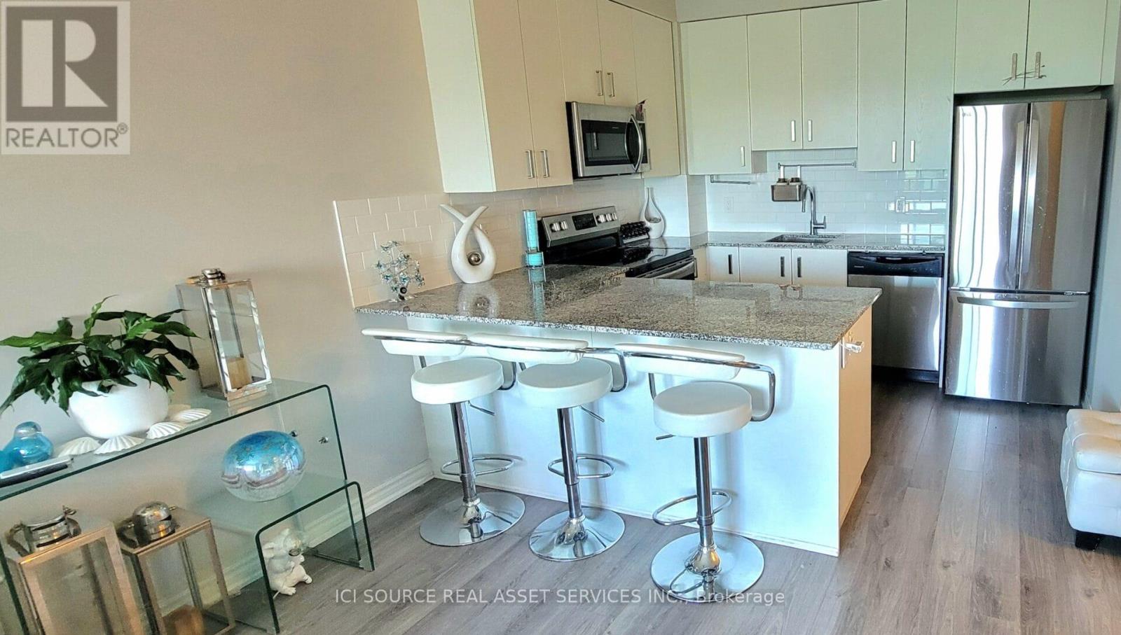 301 - 11611 Yonge Street, Richmond Hill, Ontario  L4E 1G2 - Photo 4 - N13735130