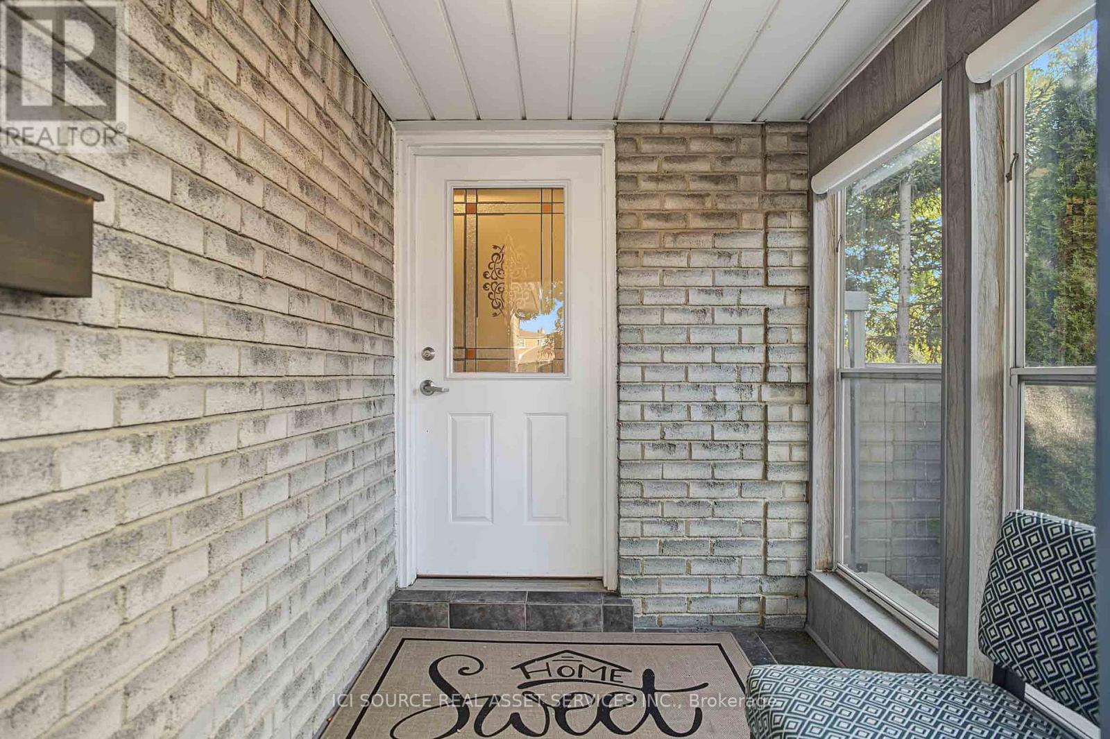 20 Kesteven Crescent, Brampton, Ontario  L6W 4E1 - Photo 3 - W13755336