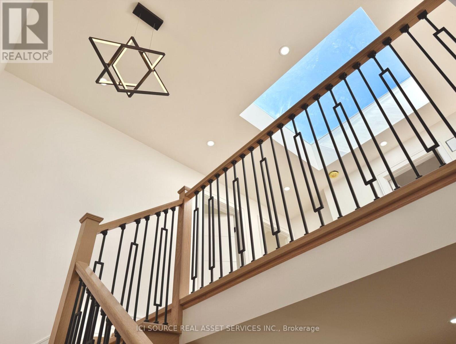 21 Vanbrugh Avenue, Toronto, Ontario  M1N 3S8 - Photo 13 - E13789412