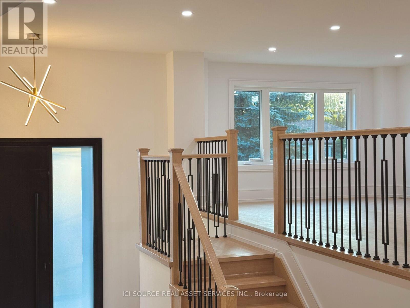 21 Vanbrugh Avenue, Toronto, Ontario  M1N 3S8 - Photo 2 - E13789412