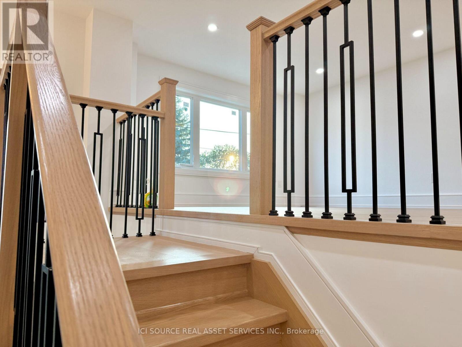 21 Vanbrugh Avenue, Toronto, Ontario  M1N 3S8 - Photo 3 - E13789412