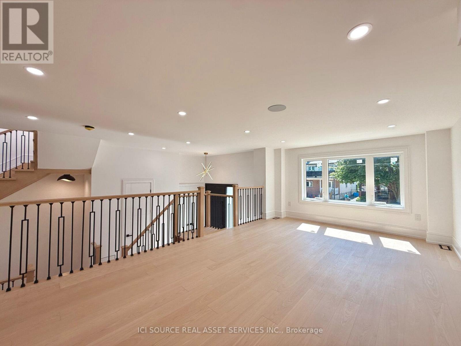 21 Vanbrugh Avenue, Toronto, Ontario  M1N 3S8 - Photo 5 - E13789412