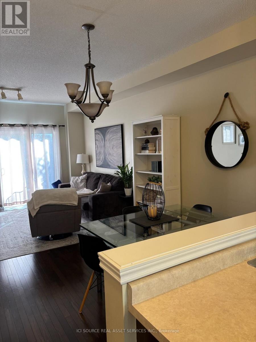 674 Rowley Common, Burlington, Ontario  L7L 0A5 - Photo 3 - W13789422