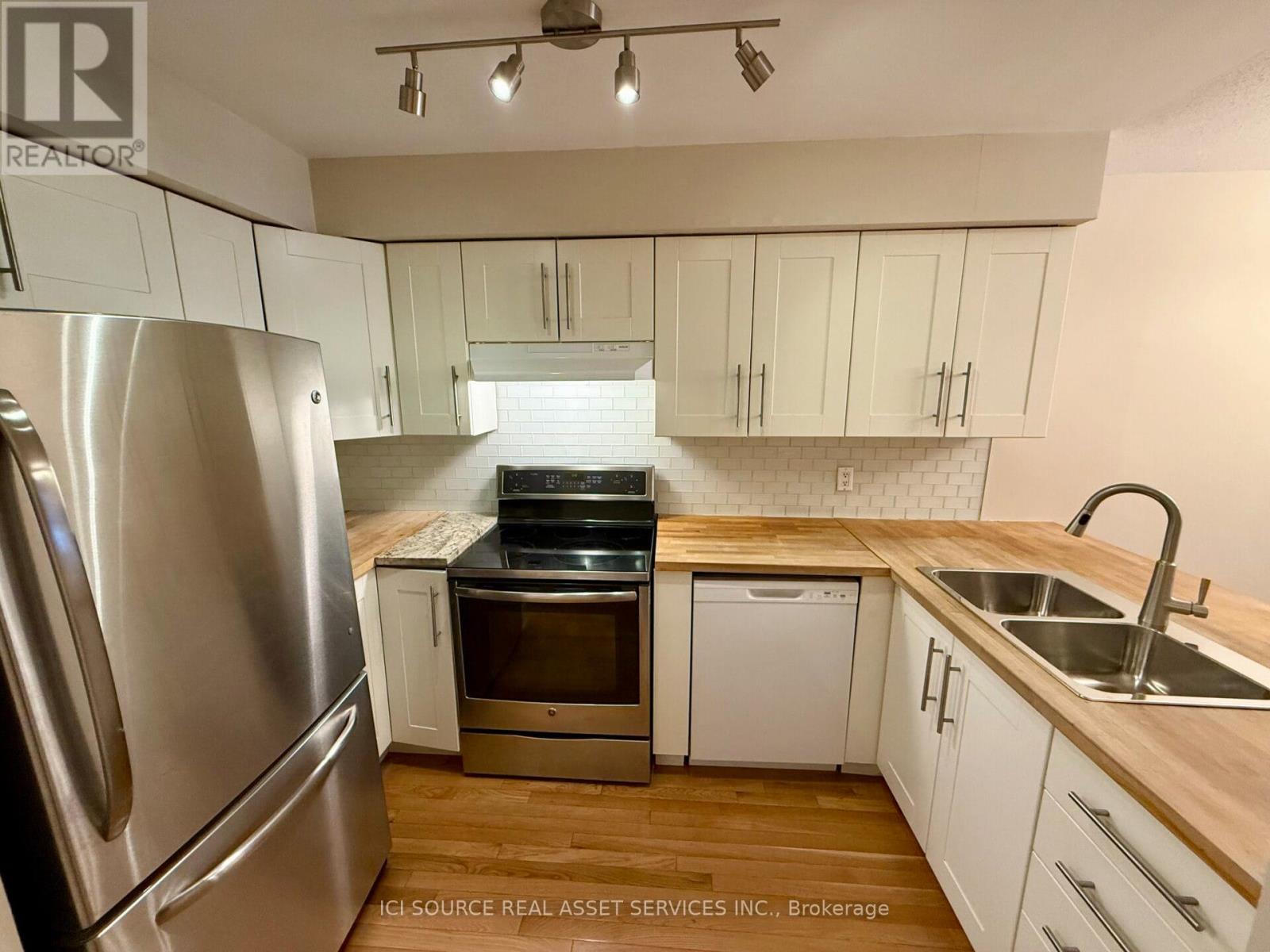 8 Blue Moon Private, Ottawa, Ontario  K1K 4K6 - Photo 2 - X13795046