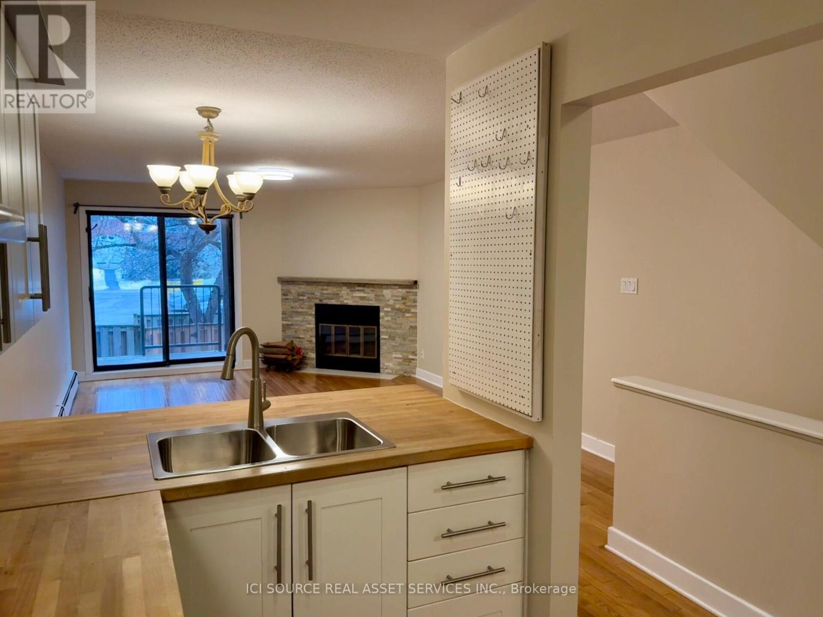 8 Blue Moon Private, Ottawa, Ontario  K1K 4K6 - Photo 3 - X13795046